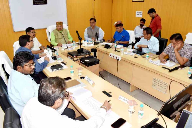 मानसून सीजन को लेकर सजग रहें विभागीय अधिकारी: सतपाल महाराज