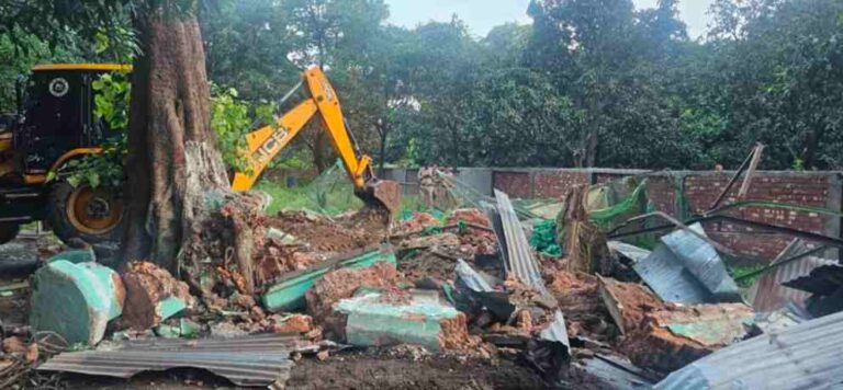 काशीपुर में पांच अवैध मजारों को किया ध्वस्त, लैंड जिहाद पर सीएम धामी का कड़ा प्रहार