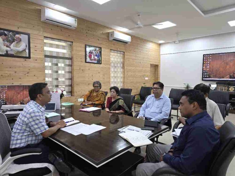 स्वास्थ्य सेवाओं में सुधार के लिए मुख्यमंत्री ने दिए निर्देश,स्वास्थ्य आयुक्त बनाने पर विचार