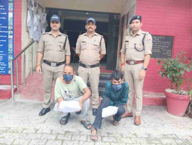 अभियुक्तों के कब्जे से लगभग 09 लाख रू0 कीमत की 04 किलो 215 ग्राम अवैध चरस हुई बरामद