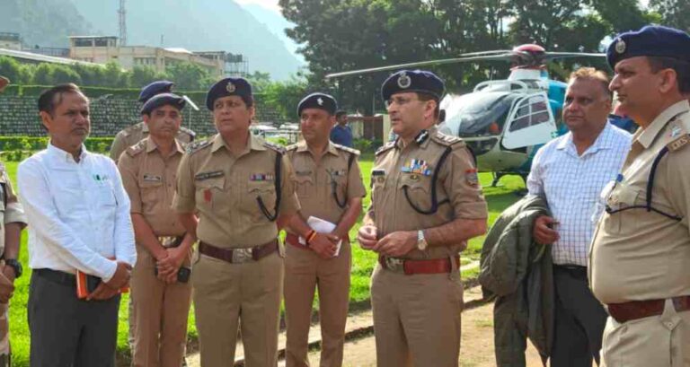 हर्षिल, धराली रेस्क्यू कार्यों का स्थलीय निरीक्षण लेने के लिए उत्तरकाशी पहुंचे डीजीपी 