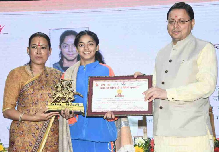 मुख्यमंत्री और कैबिनेट मंत्री ने वितरित किए तीलू रौतेली पुरस्कार