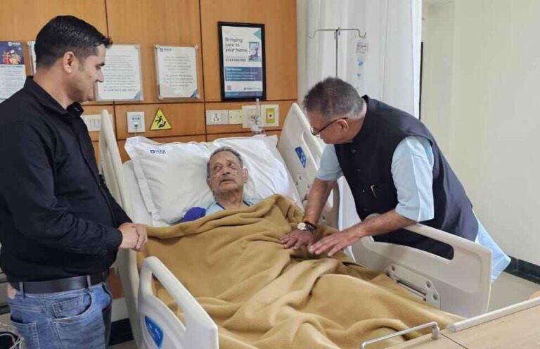 मंत्री गणेश जोशी पहुंचे मैक्स हॉस्पिटल, जाना पूर्व मुख्यमंत्री भुवन चंद्र खंडूरी का हाल-चाल