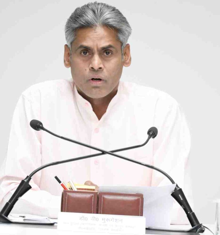 अपर पुलिस महानिदेशक ने वीडियो कॉन्फ्रेंसिंग के माध्यम से पुलिस अधिकारियों के साथ की समीक्षा