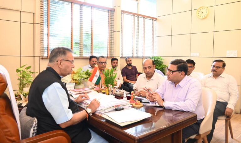 मंत्री गणेश जोशी ने की मसूरी विधानसभा क्षेत्र में सिंचाई विभाग की योजनाओं की समीक्षा बैठक