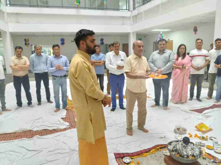 यूजेवीएन लिमिटेड मुख्यालय उज्ज्वल में भगवान विश्वकर्मा जयंती धूमधाम से मनाई गई।