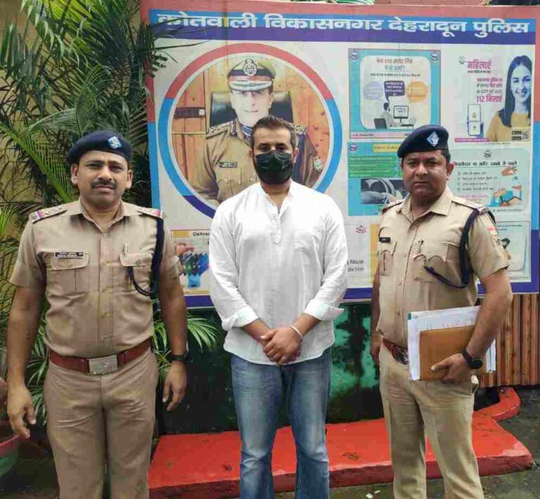 विकासनगर क्षेत्र में युवकों के साथ हॉकी से मारपीट करने वाले दूसरे अभियुक्त को दून पुलिस ने किया गिरफ्तार