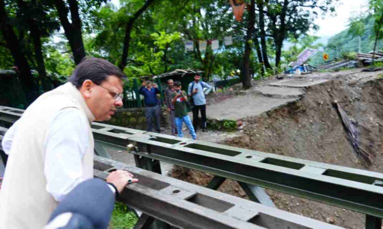 CM पुष्कर सिंह धामी ने मसूरी रोड एवं किमाड़ी क्षेत्र का स्थलीय निरीक्षण किया