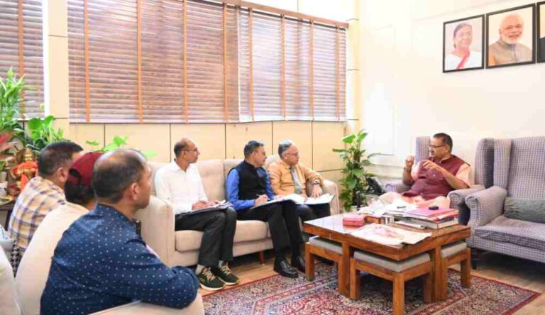 सैनिक कल्याण मंत्री गणेश जोशी ने शहीद सम्मान यात्रा 2.0 की तैयारियां को लेकर की समीक्षा