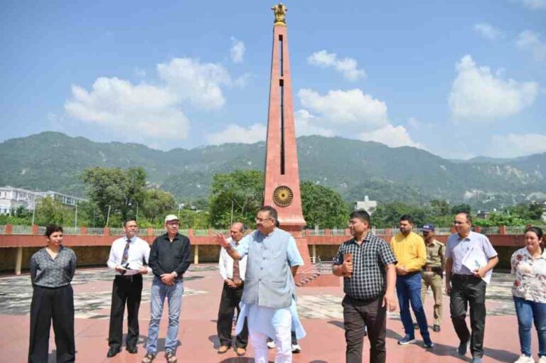 सैनिक कल्याण मंत्री गणेश जोशी ने किया गुनियाल गांव में निर्माणाधीन सैन्यधाम का निरीक्षण 
