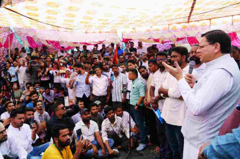 युवाओं के बीच पहुंचे सीएम धामी, परीक्षा प्रकरण में CBI जांच की संस्तुति