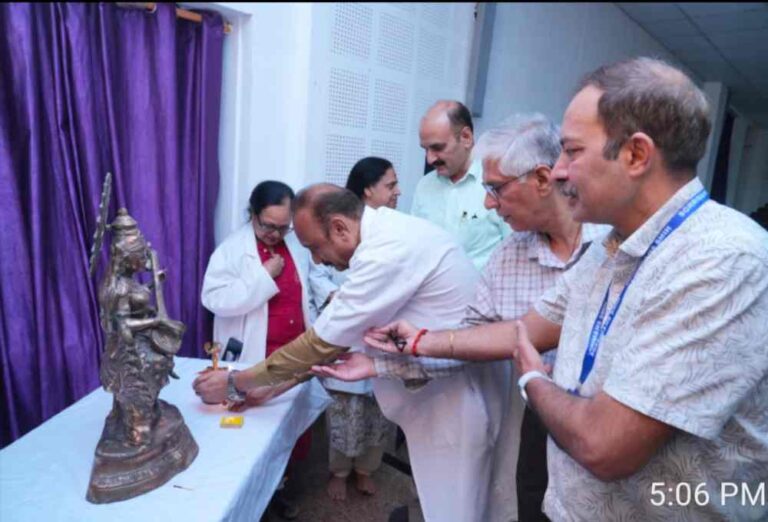 ओवेरियन, यूटरस व सर्विक्स कैंसर पर विशेषज्ञों ने दी जीवन रक्षक जानकारी