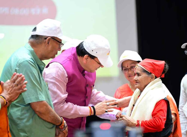 वरिष्ठ नागरिक हमारे समाज के स्तंभ हैं: CM