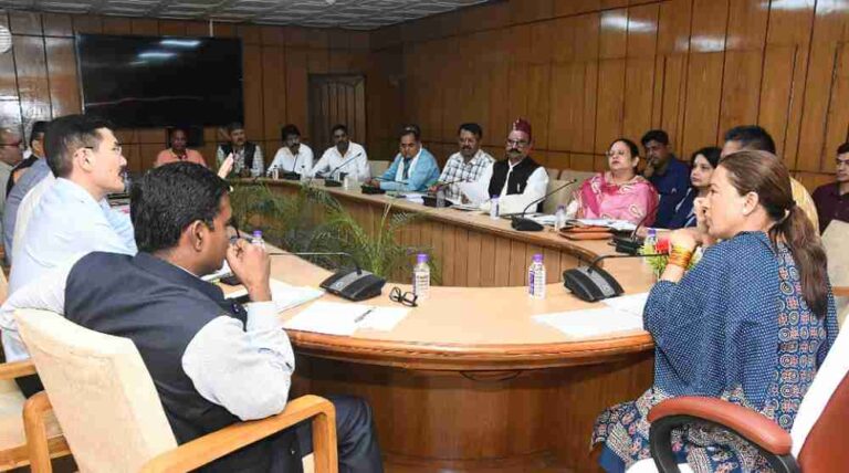 राशन डीलरों के भुगतान में लाएं एकरूपता: रेखा आर्या