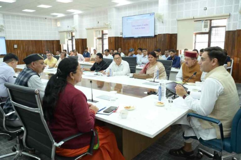 प्रभारी मंत्री ने की आपदा से प्रभावित क्षेत्रों की समीक्षा