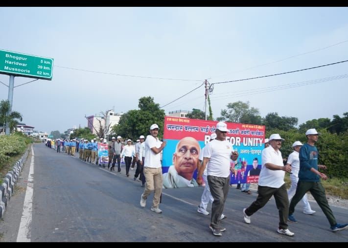 दून पुलिस का हाथ थाम “एक भारत, श्रेष्ठ भारत” का संदेश देने निकले हज़ारों कदम