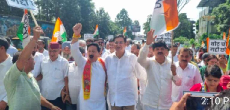 पेपर लीक मामले को लेकर कांग्रेस ने CM आवास कूच किया