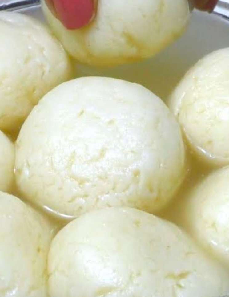 दिवाली पर मिठाई खरीदने से पहले हो जाएं सावधान, गोदाम से 50 क्विंटल रसगुल्ले बरामद।