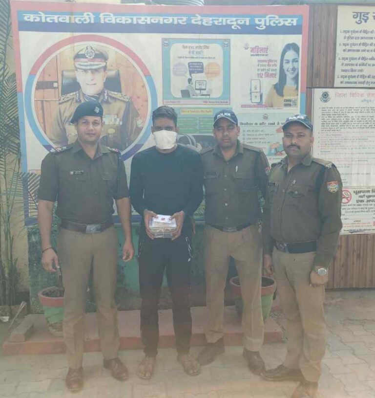 दून पुलिस ने चोरी करने वाले अभियुक्त के कब्जे से लगभग 05 लाख रू0 मूल्य की ज्वैलरी व अन्य सामान किया बरामद।