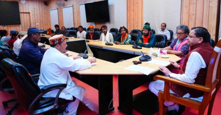 मुख्यमंत्री पुष्कर सिंह धामी से चौखुटिया में स्वास्थ्य सेवाओं को सुदृढ़ करने हेतु आंदोलन कर रहे प्रतिनिधिमंडल ने भेंट की