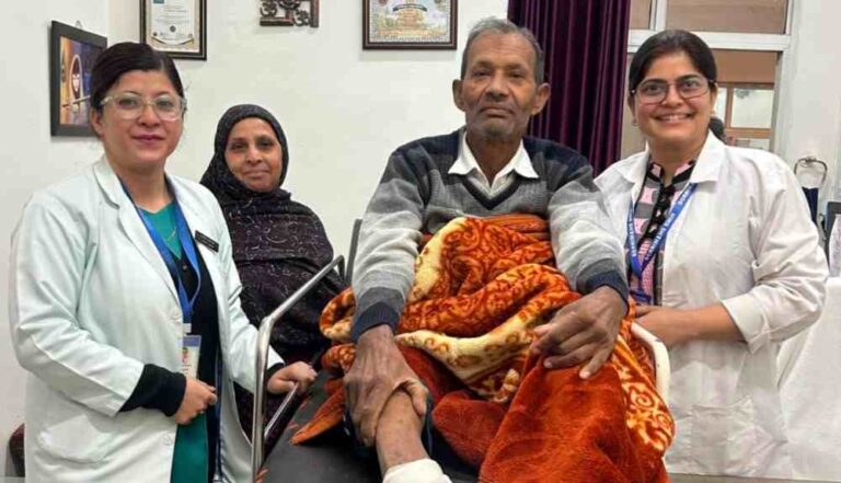 श्री महंत इन्दिरेश अस्पताल में माइक्रोसर्जरी द्वारा सफल इलाज