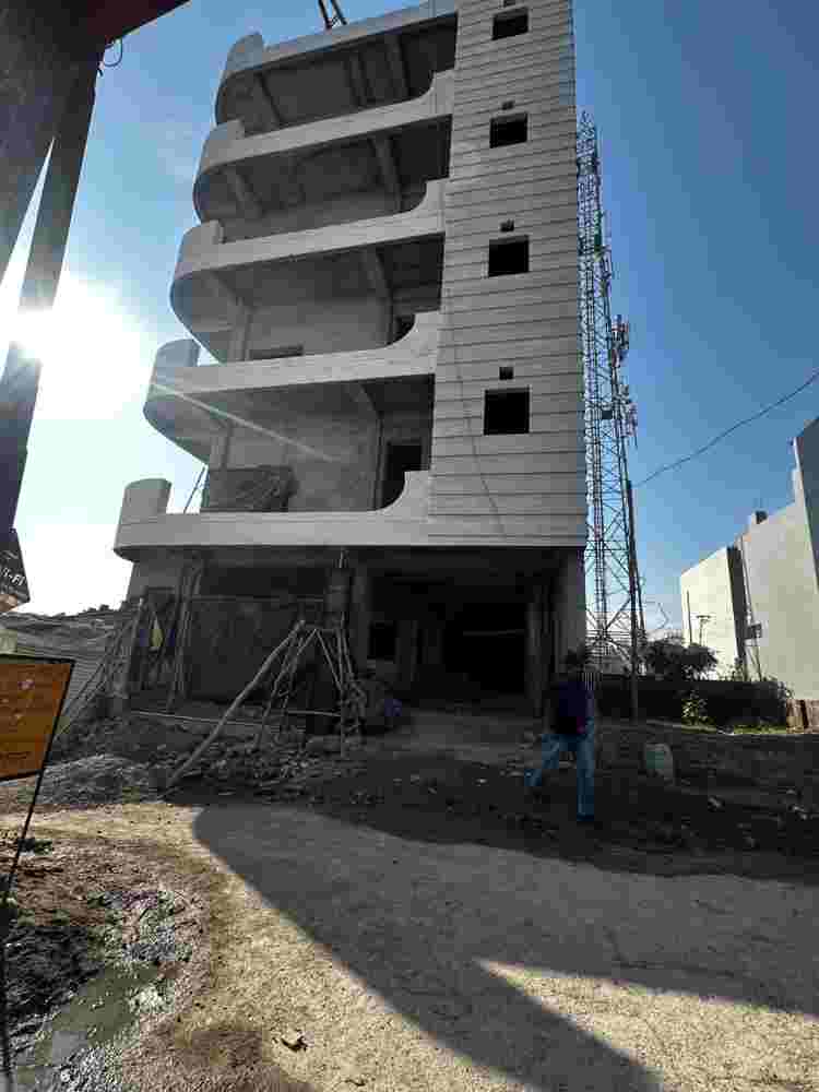 अवैध निर्माणों पर MDDA का सख़्त प्रहार, सहस्त्रधारा रोड क्षेत्र में दो बड़े निर्माण सील