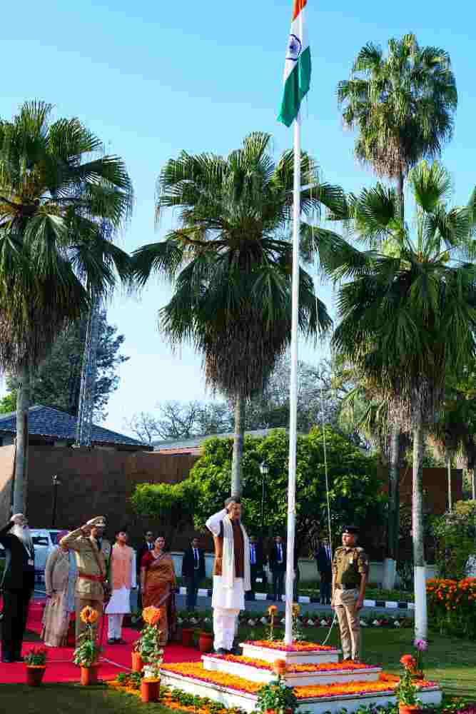 77वां गणतंत्र दिवस: सीएम धामी ने मुख्यमंत्री आवास में किया ध्वजारोहण, प्रदेशवासियों को दी बधाई