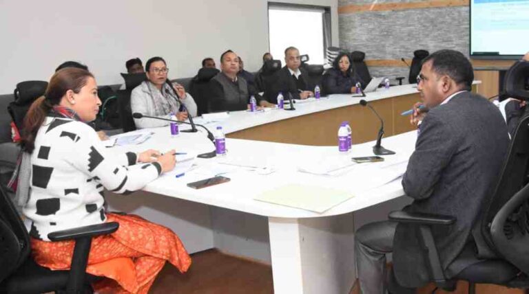 मंत्री रेखा आर्या ने महिला सशक्तिकरण विभाग की भावी योजनाओं पर की तैयारी की समीक्षा