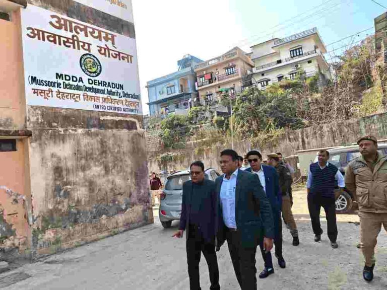 सचिव डॉ. आर. राजेश कुमार ने किया आमवाला तरला आवासीय योजना का निरीक्षण