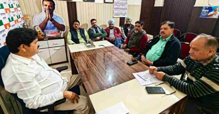 ’’राजभवन घेराव’’ कार्यक्रम की तैयारी को लेकर गणेश गोदियाल ने ली बैठक